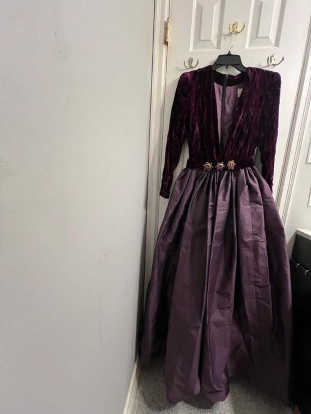 [JUST IN] Vintage Oscar de la Renta 'Miss O' Jewel Belt Evening Gown - Size 8 - Picture 3 of 8